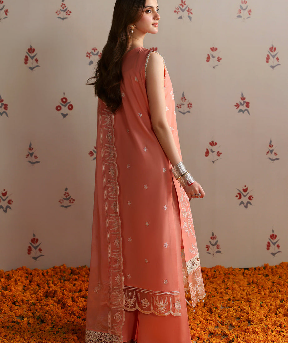 Mahnur Aangan Emb Lawn`25 D#02 ZAIRA