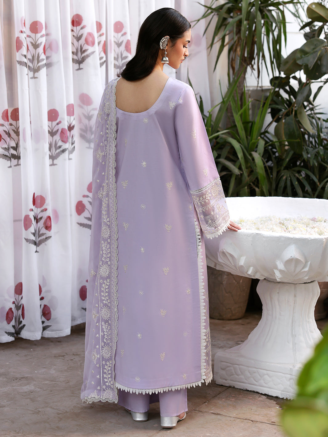 Mahnur Aangan Emb Lawn`25 D#08 ZARMINAY