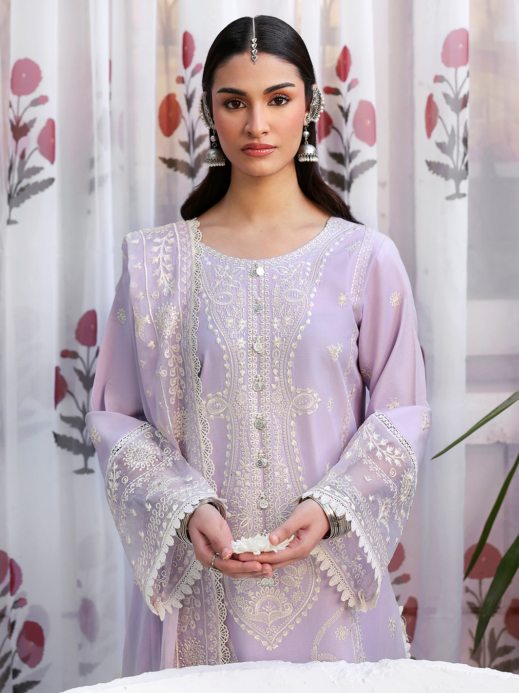 Mahnur Aangan Emb Lawn`25 D#08 ZARMINAY