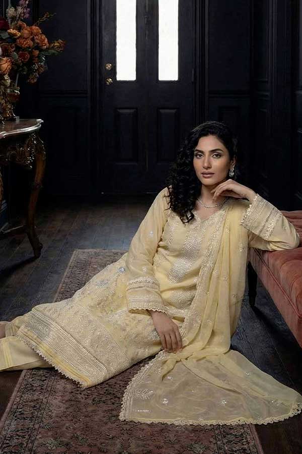 Zunaira Needle & Knot Lawn`26 N#2