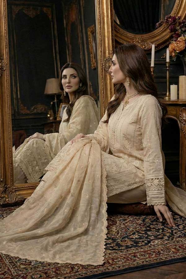 Zunaira Needle & Knot Lawn`26 N#4