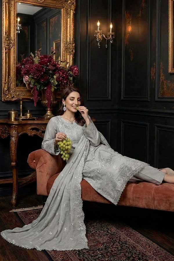 Zunaira Needle & Knot Lawn`26 N#8