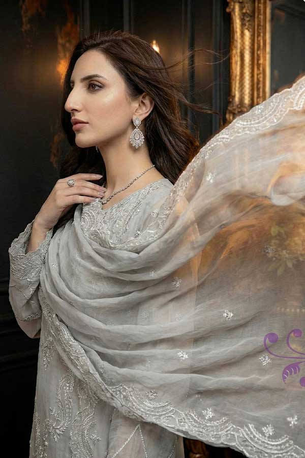 Zunaira Needle & Knot Lawn`26 N#8