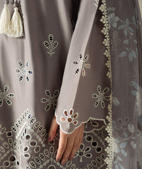 Cross Stitch C/Kari Lawn`25 D#10 WHISPER ASH