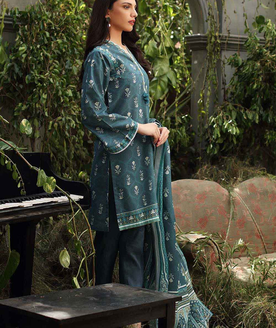 Gul Ahmed Winter Collection`22 AY#12037-B