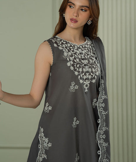 Cross Stitch Emb Lawn`25 D#02