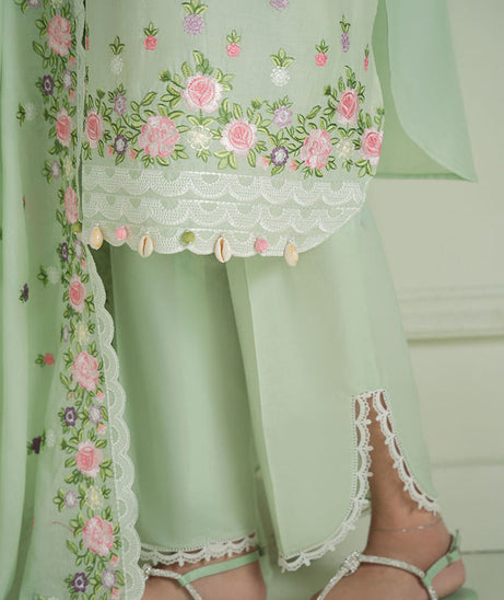 Cross Stitch Emb Lawn`25 D#08