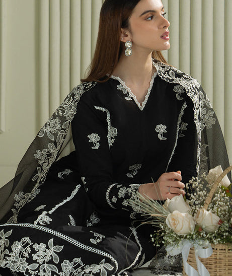 Cross Stitch Emb Lawn`25 D#06