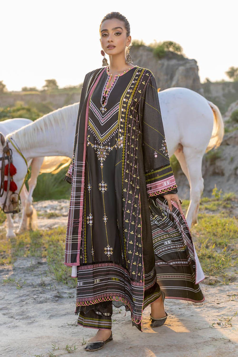 Gul Ahmed Winter Collection`22 LT#22003-A