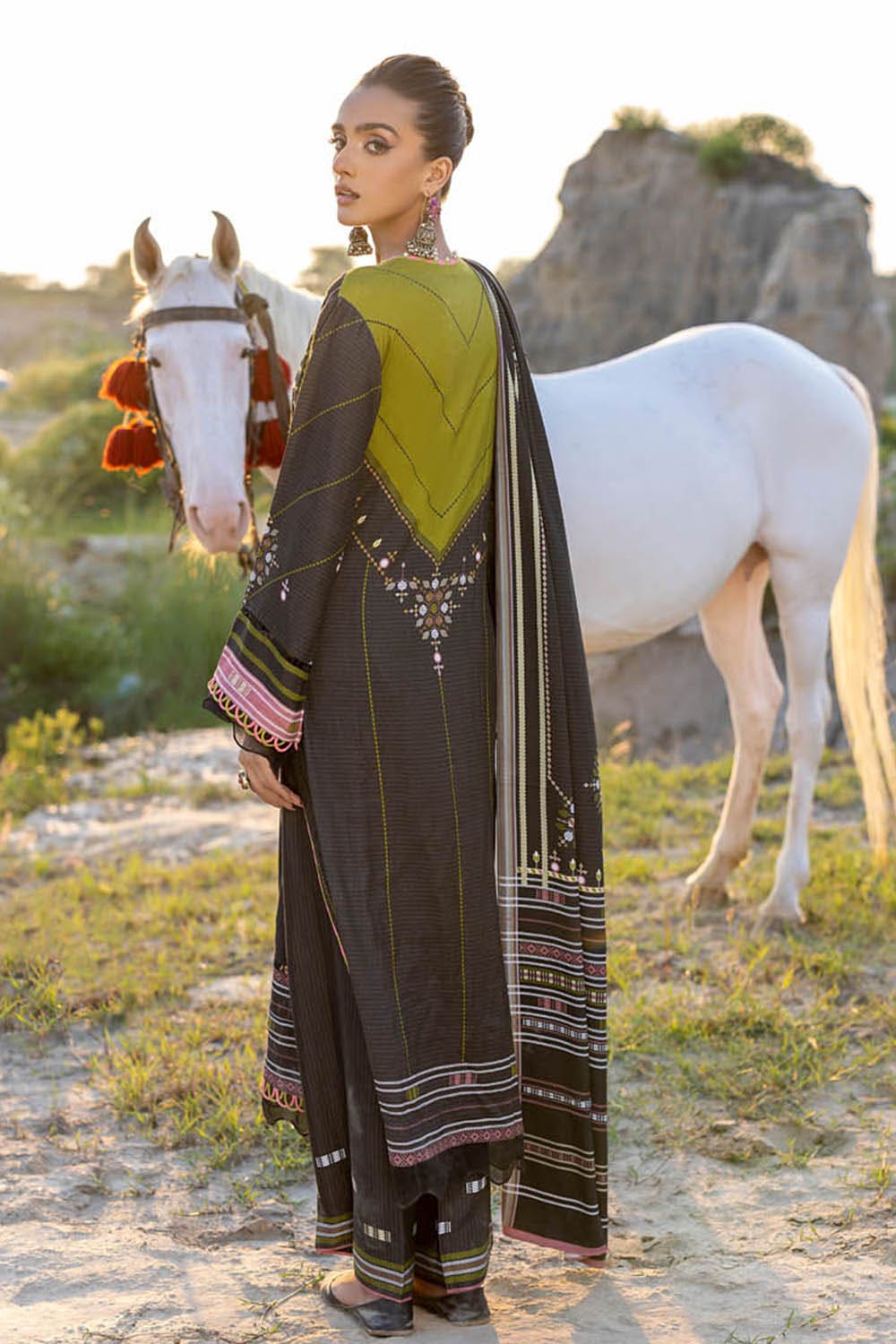 Gul Ahmed Winter Collection`22 LT#22003-A