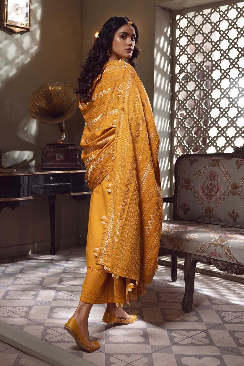 Gul Ahmed Winter Collection`22 AY#22008