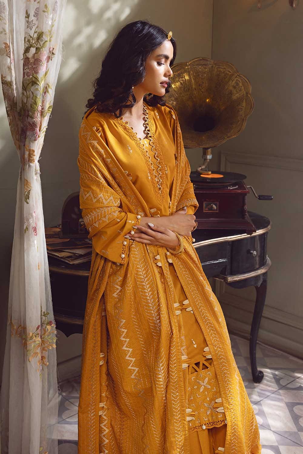 Gul Ahmed Winter Collection`22 AY#22008