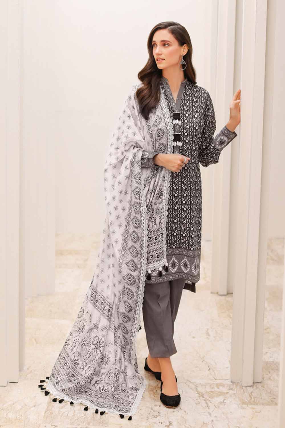 Gul Ahmed Lawn`23 B#32016 A