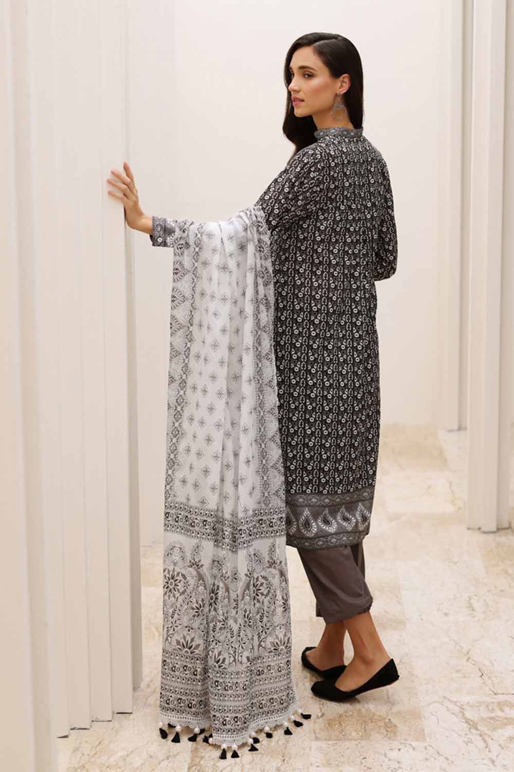 Gul Ahmed Lawn`23 B#32016 A