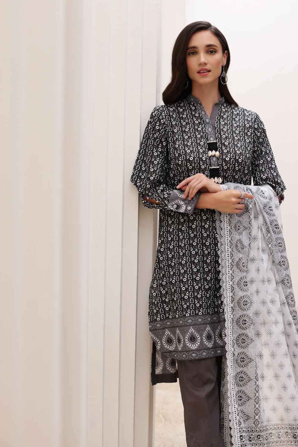 Gul Ahmed Lawn`23 B#32016 A