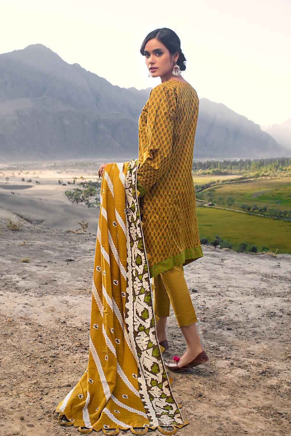 Gul Ahmed Winter Collection`22 AP#12084