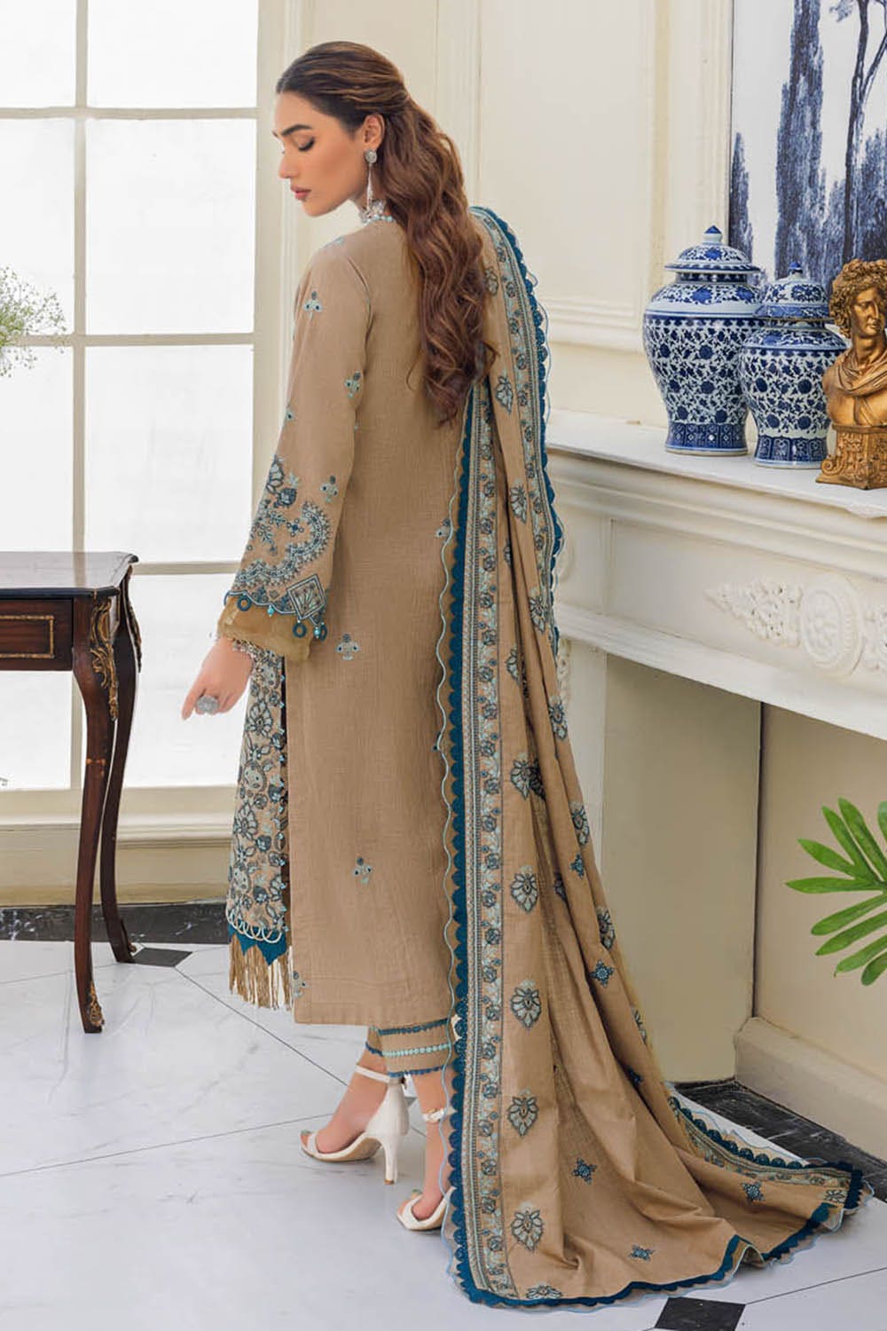 Gul Ahmed Winter Collection`22 AY#22013