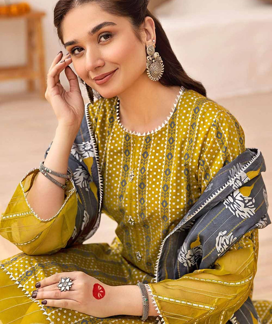 Gul Ahmed Eid Festive'23 CL#32419 A