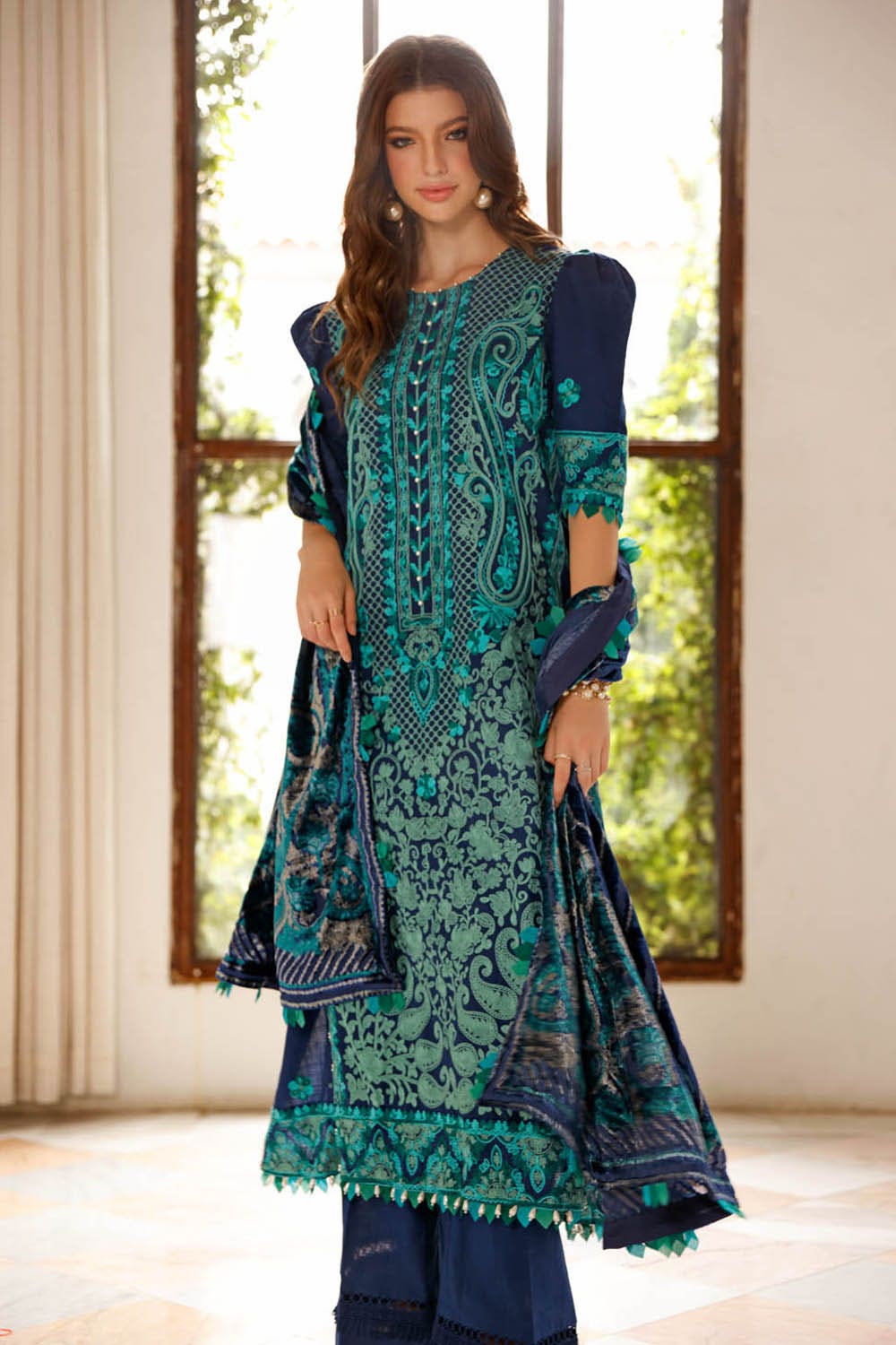 Gul Ahmed Winter Collection`22 WV#22001