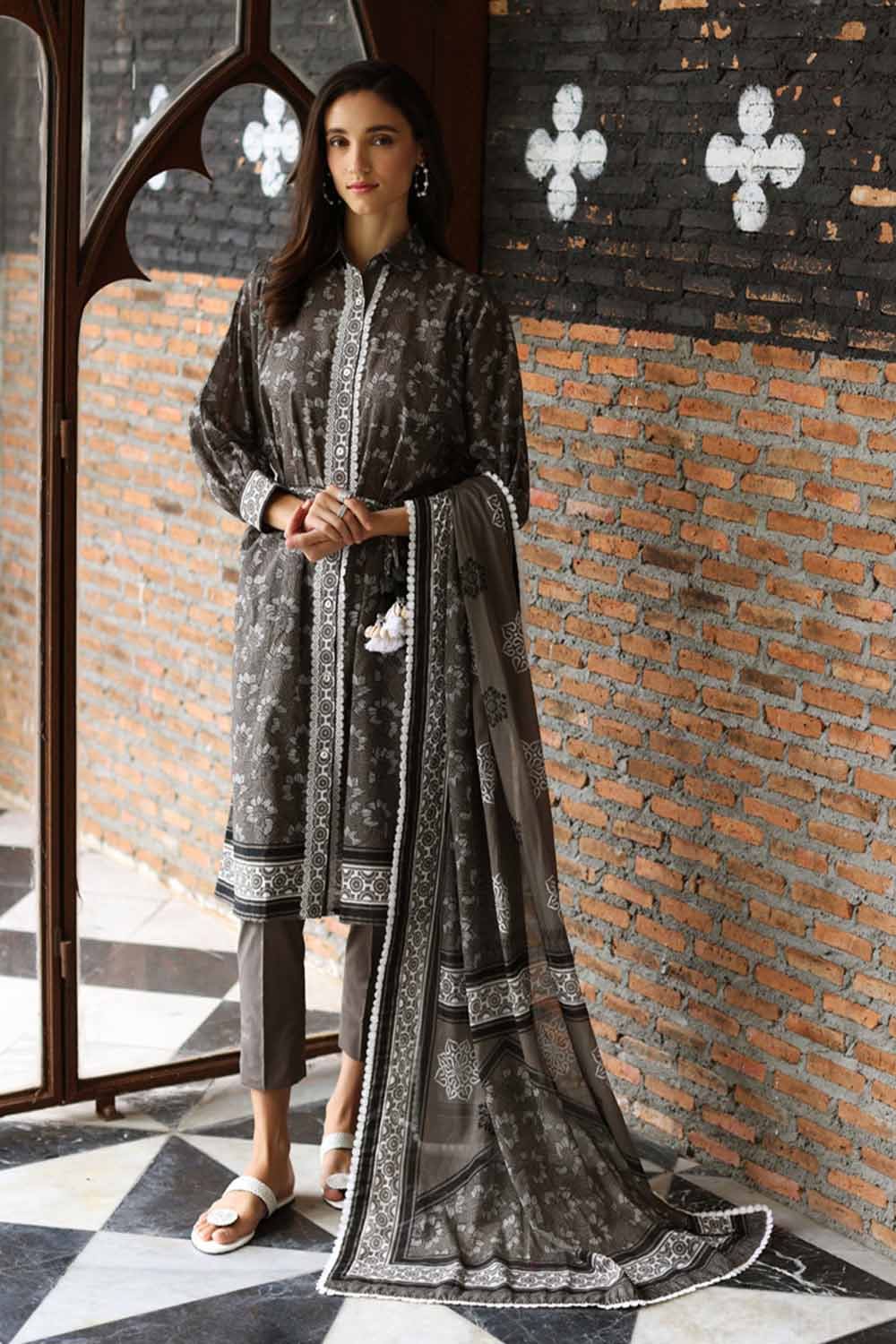 Gul Ahmed Lawn`23 B#32015 A
