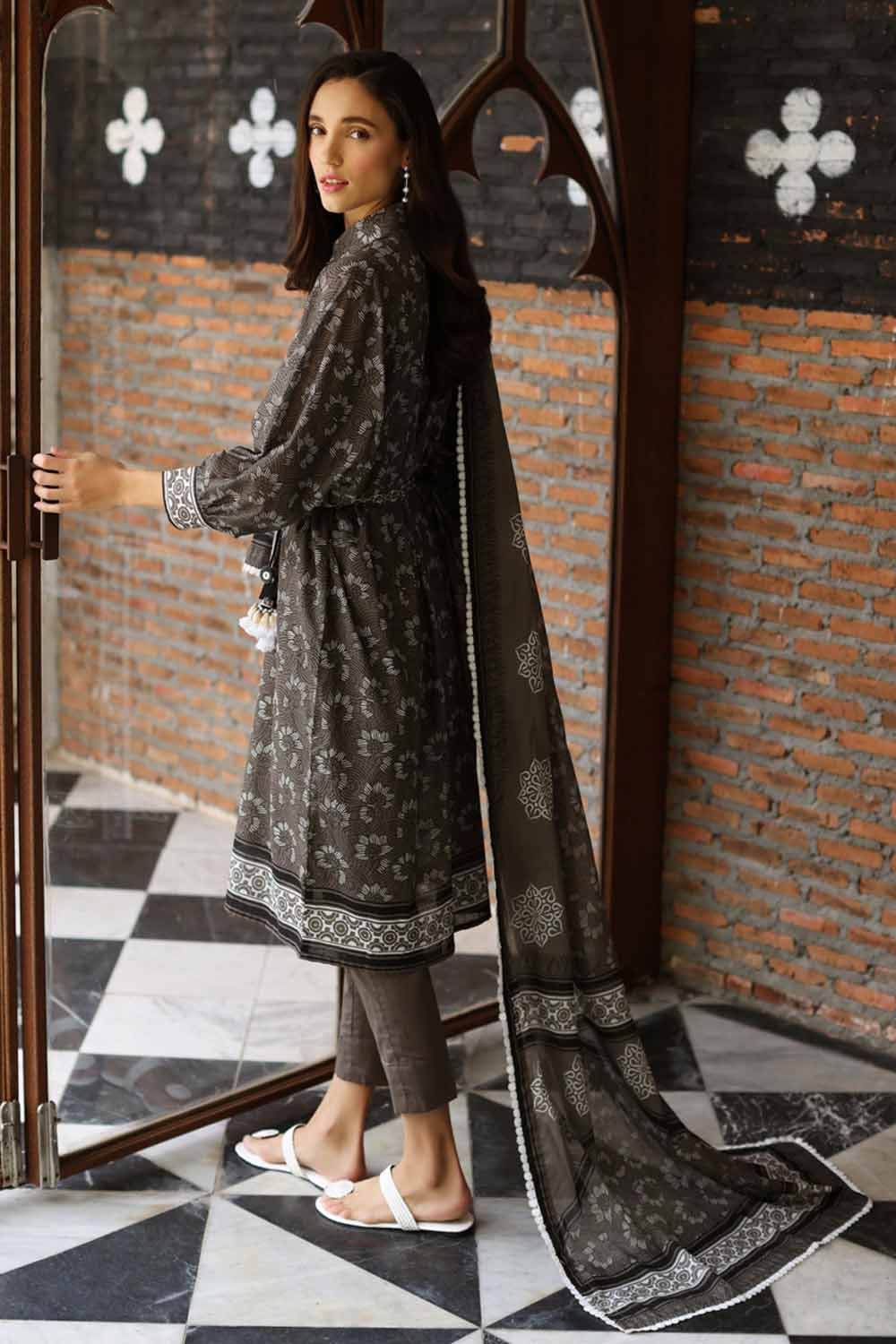 Gul Ahmed Lawn`23 B#32015 A
