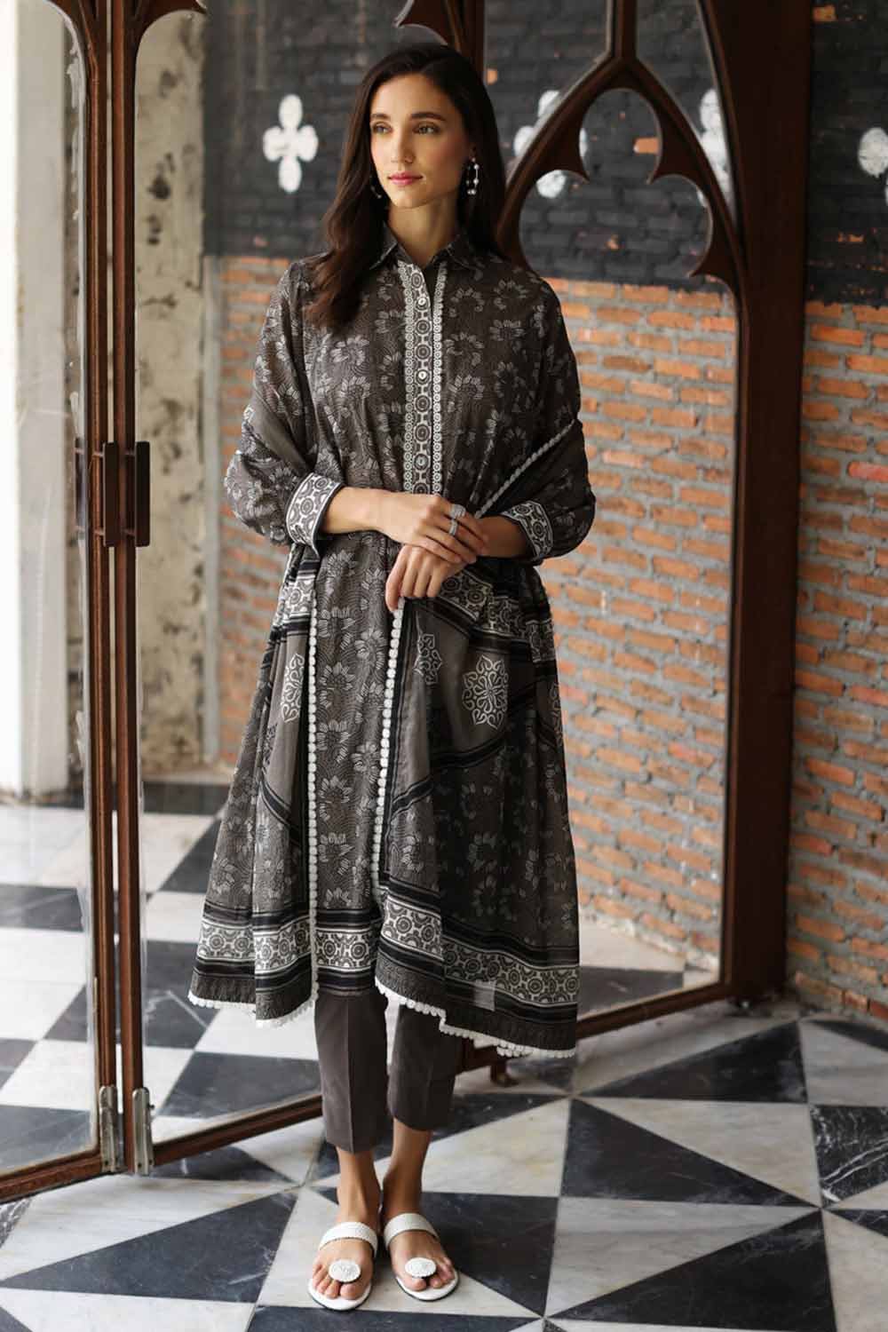 Gul Ahmed Lawn`23 B#32015 A