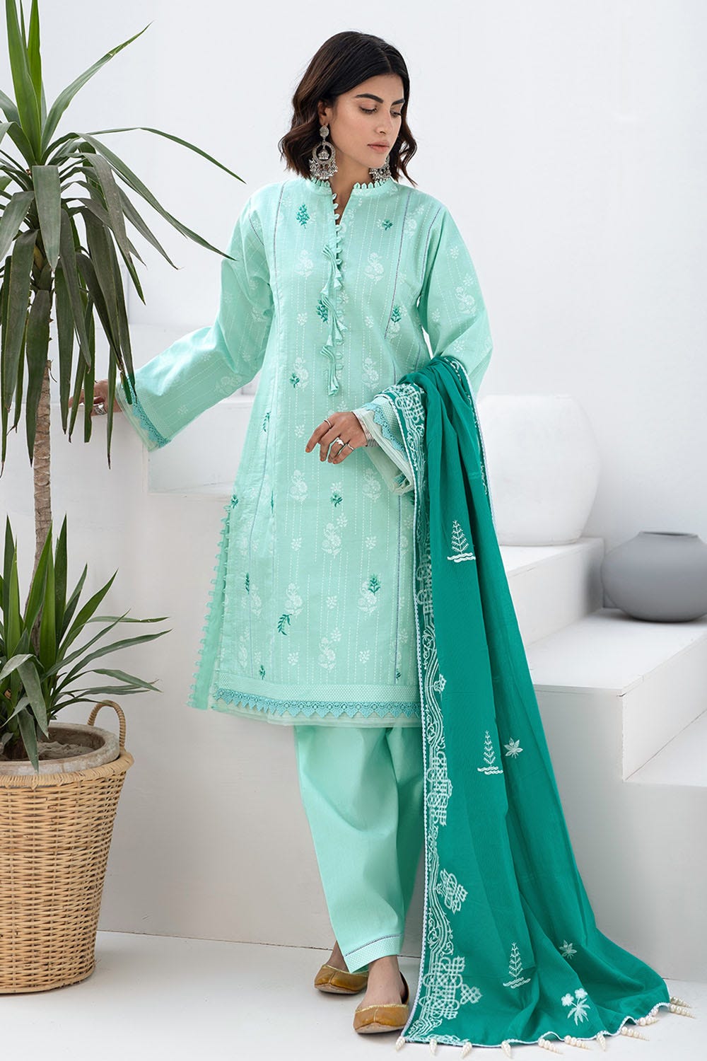 Gul Ahmed Emb Lawn'21 CL-1152