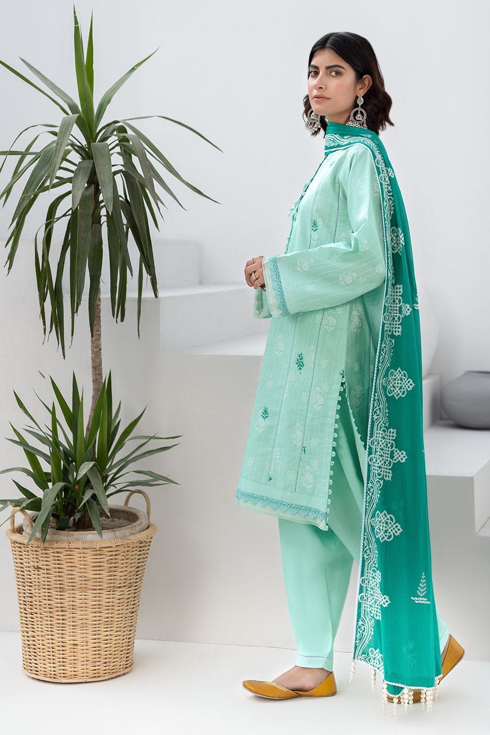 Gul Ahmed Emb Lawn'21 CL-1152