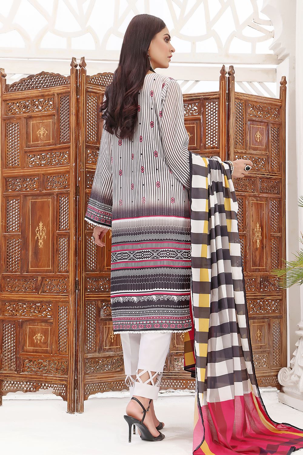 Khas Dilara Emb Lawn`23 KC#1433