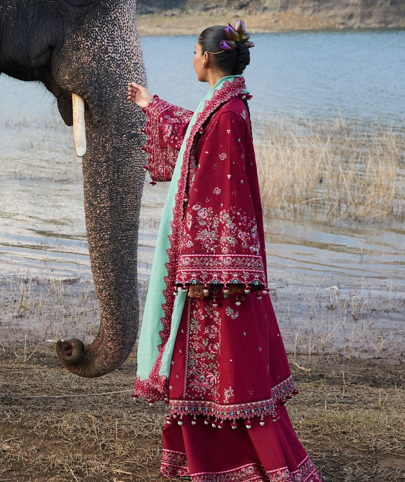 Hussain Rehar Luxury Lawn`25 (Mahogany)