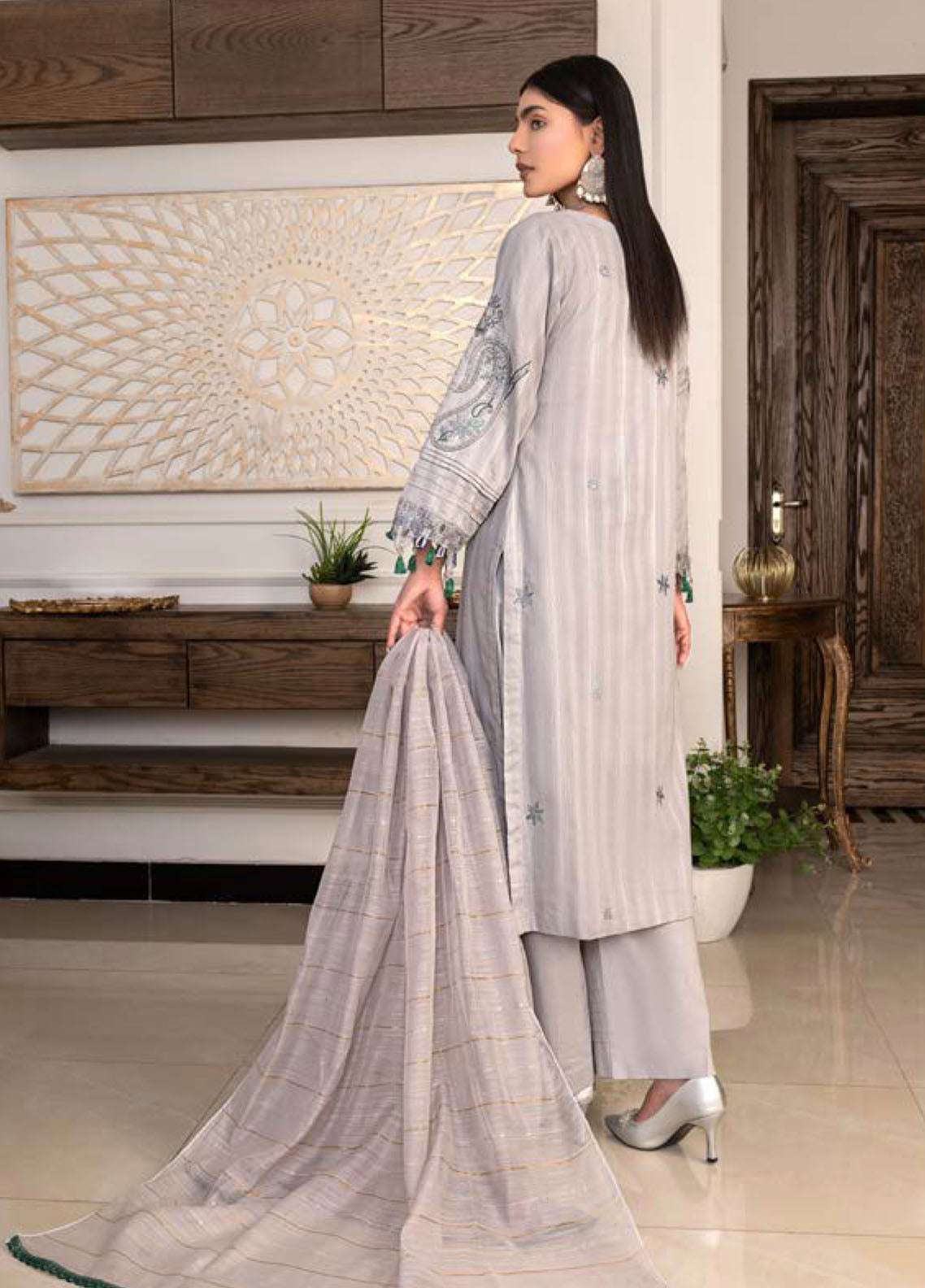 Noor Jahan R/Qamar Emb Lawn'24 (Grey)