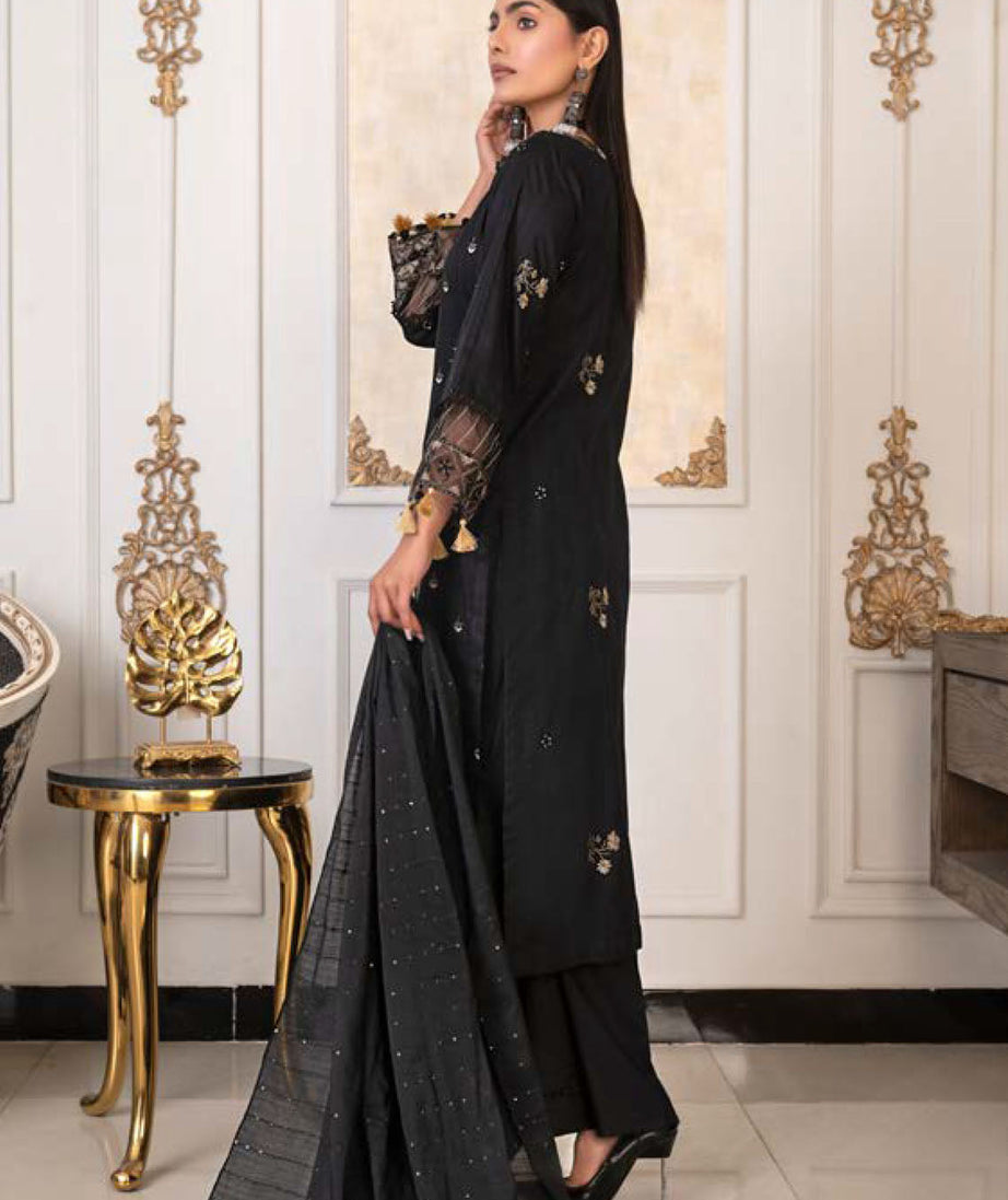 Noor Jahan R/Qamar Emb Lawn'24 (Black)