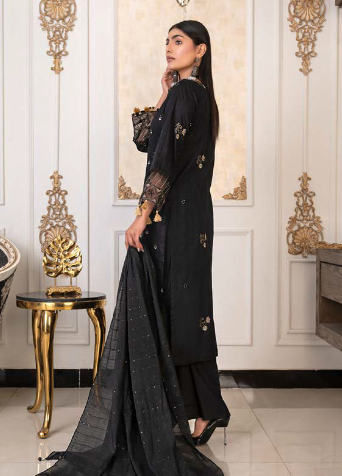 Noor Jahan R/Qamar Emb Lawn'24 (Black)