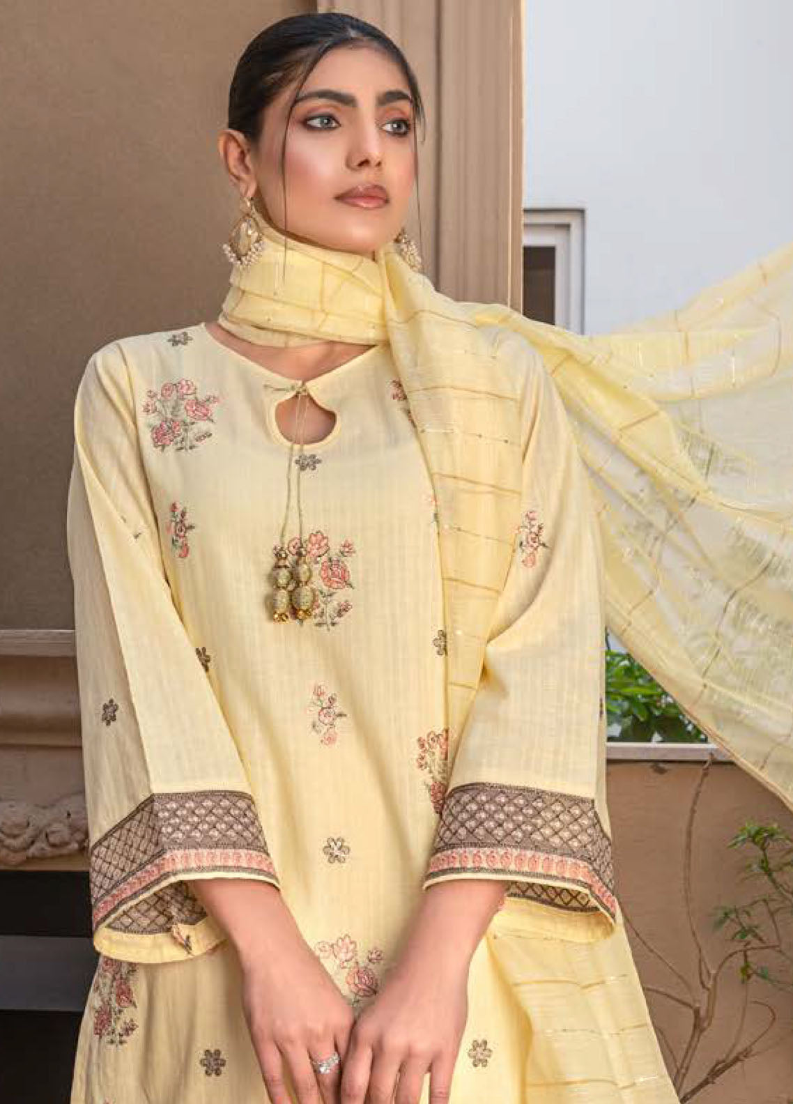 Noor Jahan R/Qamar Emb Lawn'24 (Mango)