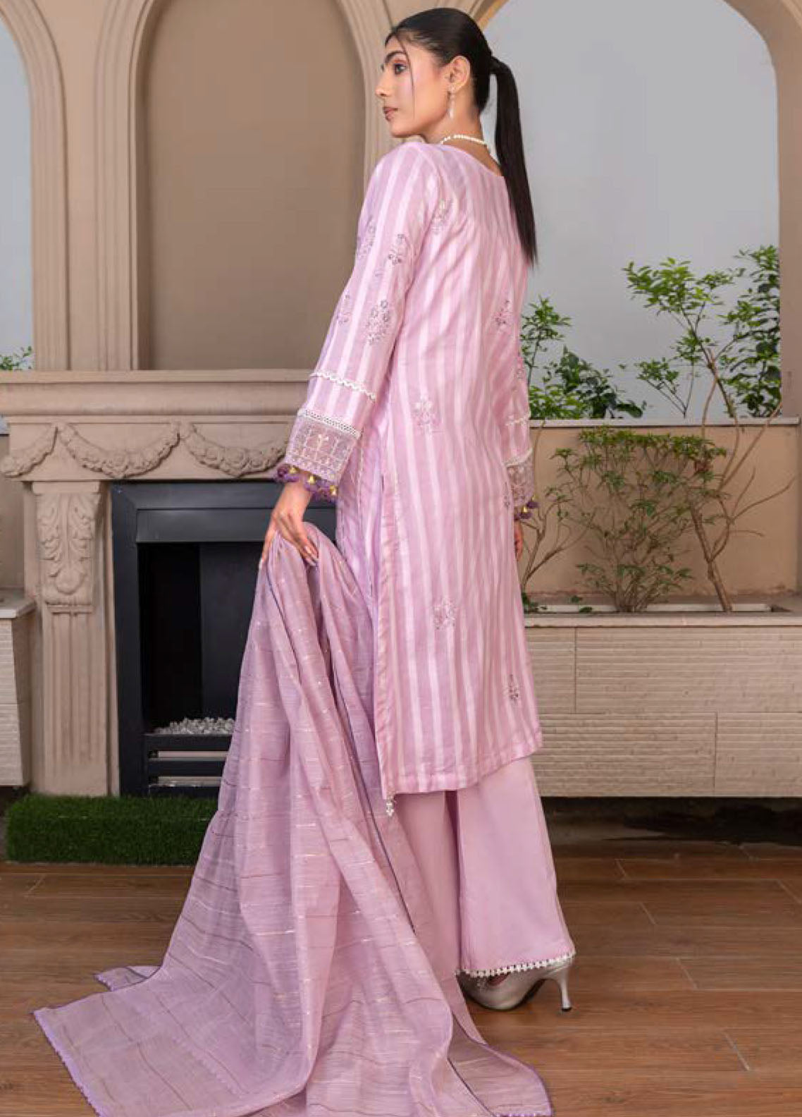 Noor Jahan R/Qamar Emb Lawn'24 (L Purple)