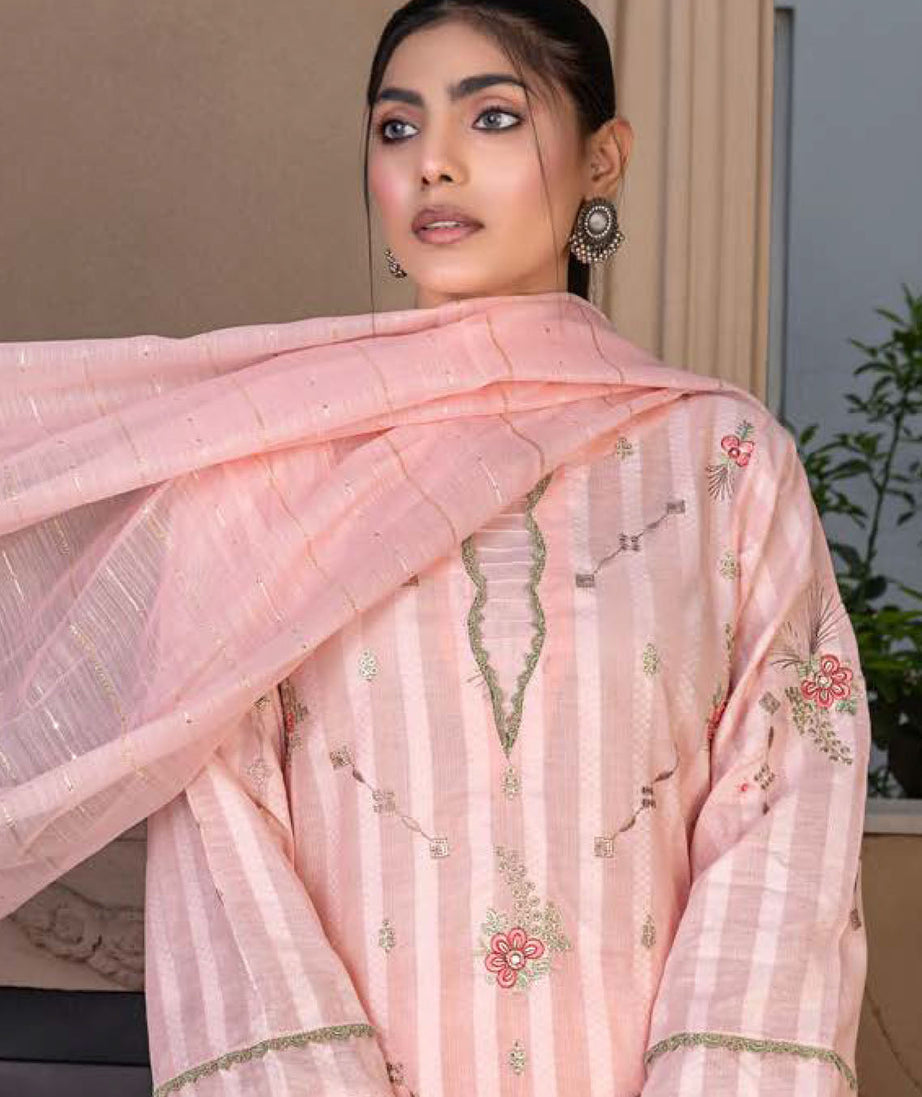 Noor Jahan R/Qamar Emb Lawn'24 (L Pink)
