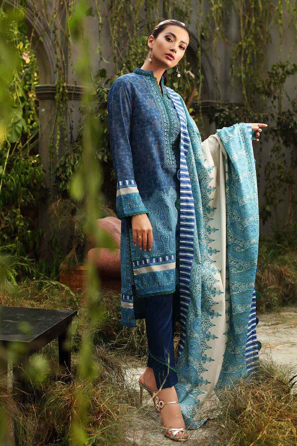 Gul Ahmed Winter Collection`22 AY#12020