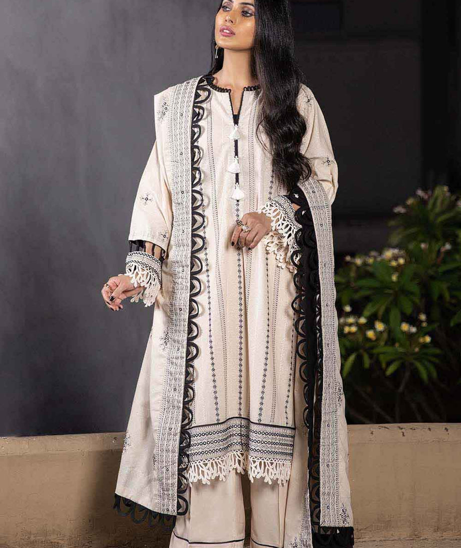 Gul Ahmed Winter Collection`22 AY#12015