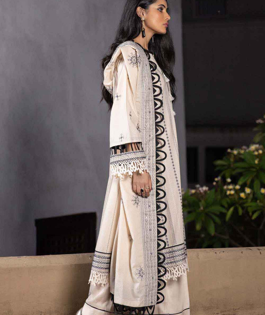 Gul Ahmed Winter Collection`22 AY#12015