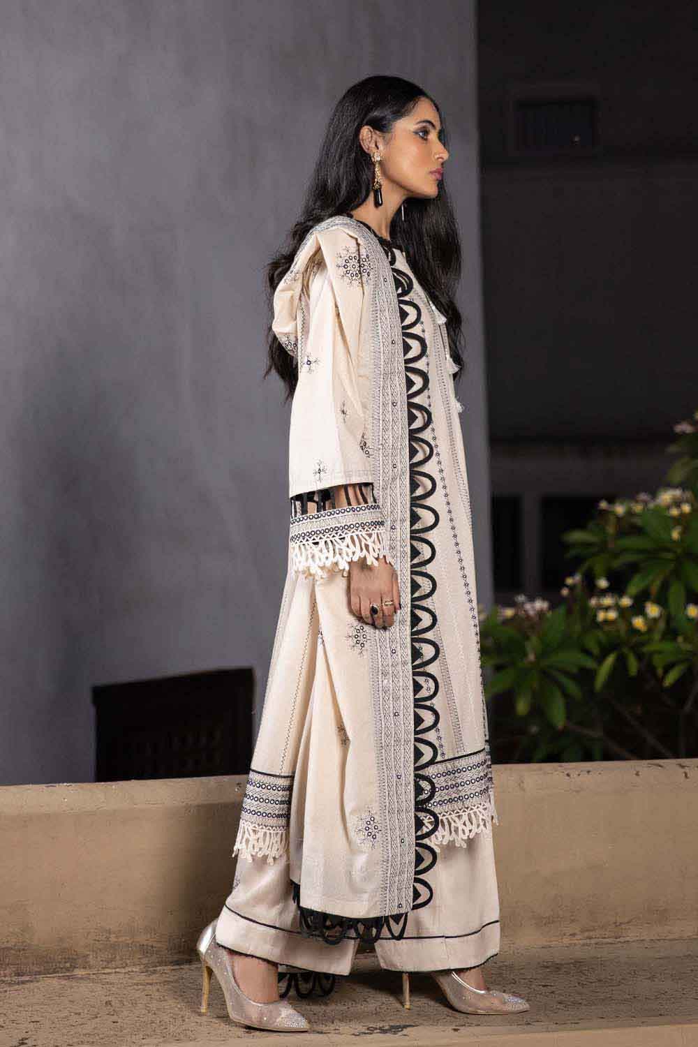 Gul Ahmed Winter Collection`22 AY#12015