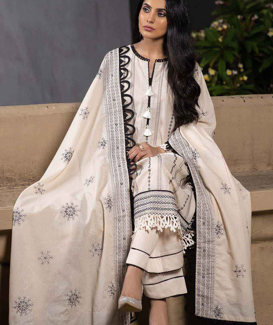 Gul Ahmed Winter Collection`22 AY#12015