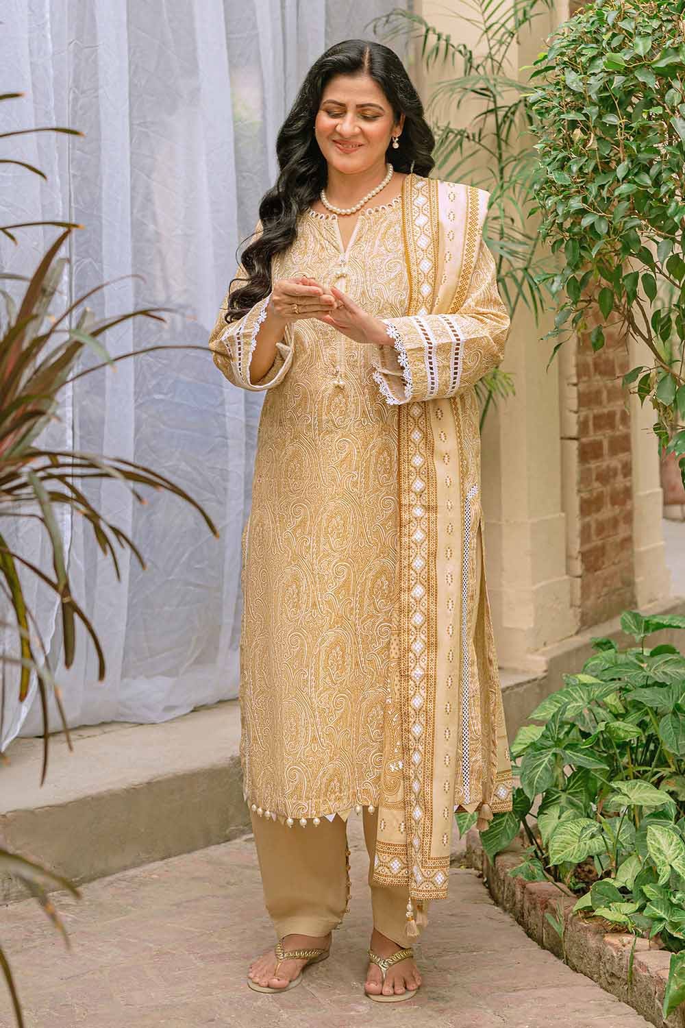 Gul Ahmed Lawn`23 CL#32182-A