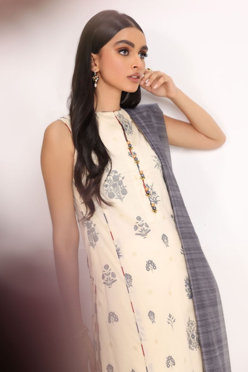 Al Karam Spring Summer`22 SS#21.1 Beige
