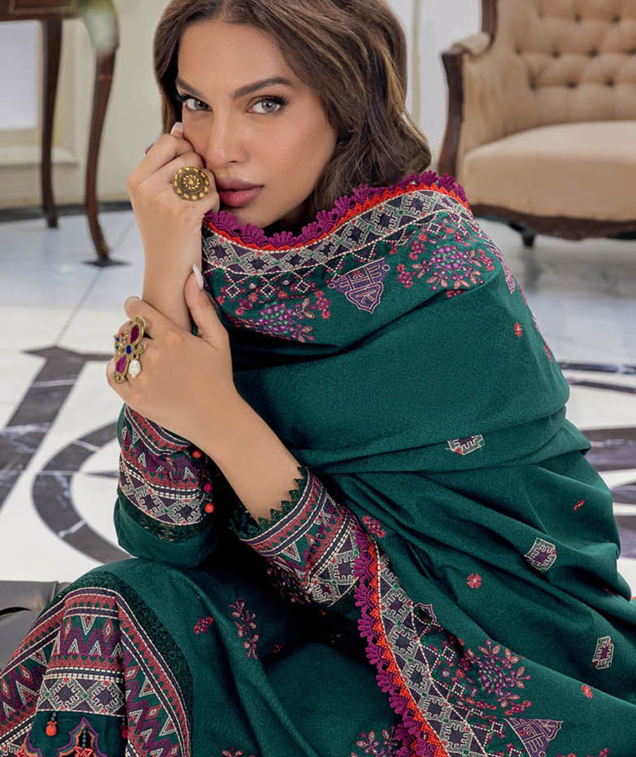 Gul Ahmed Winter Collection`22 AY#22015-A