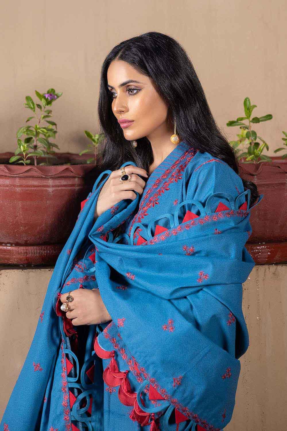 Gul Ahmed Winter Collection`22 AY#12018