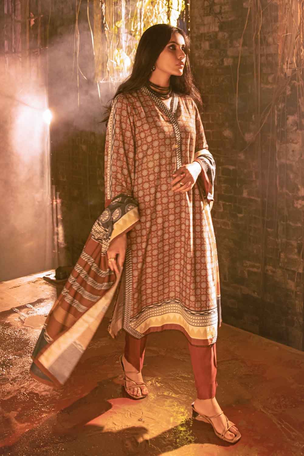 Gul Ahmed Winter Collection`21 AY # 12050 A