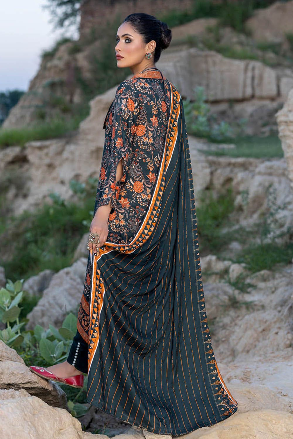 Gul Ahmed Winter Collection`22 LT#22016-A