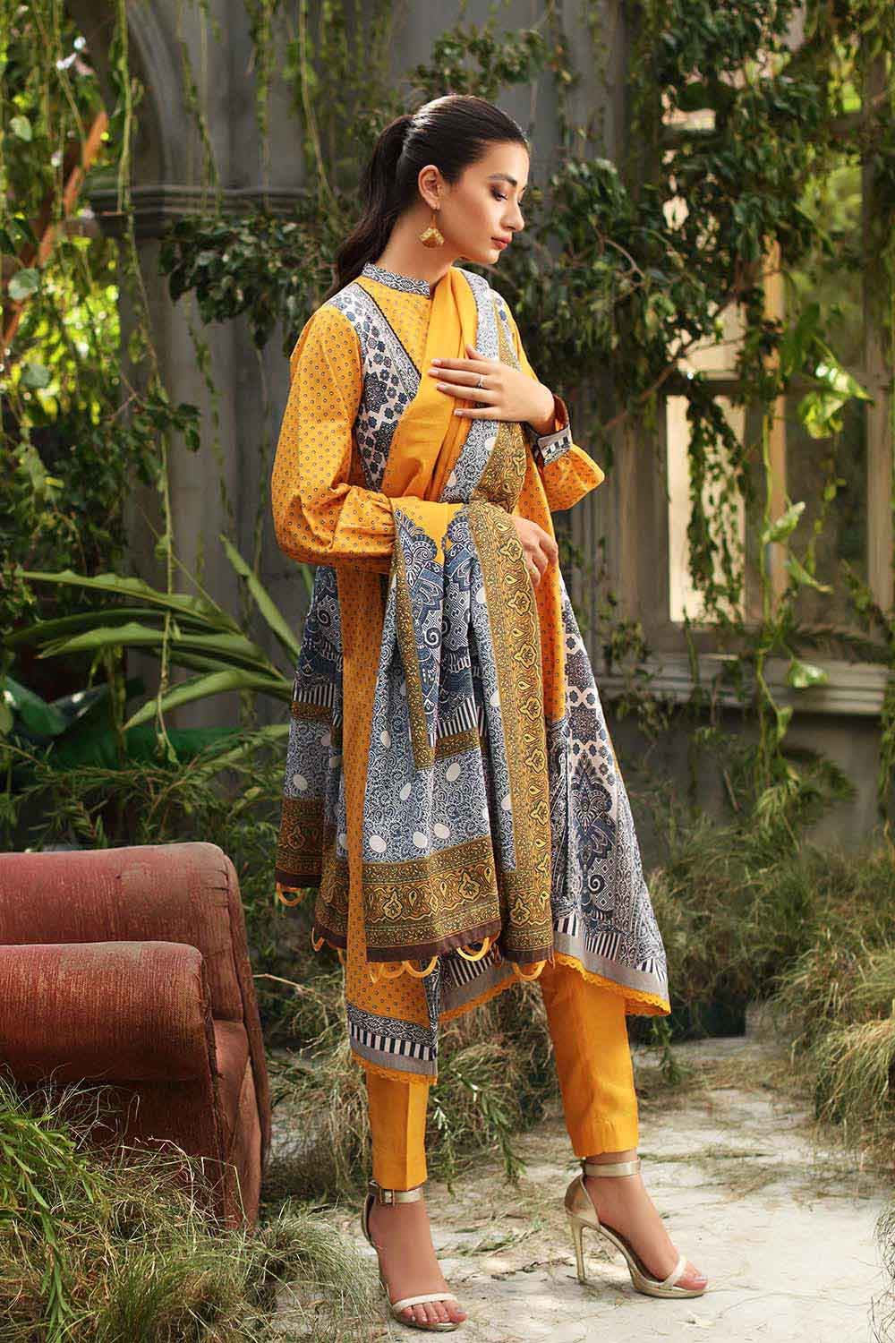 Gul Ahmed Winter Collection`22 AY#12022-B