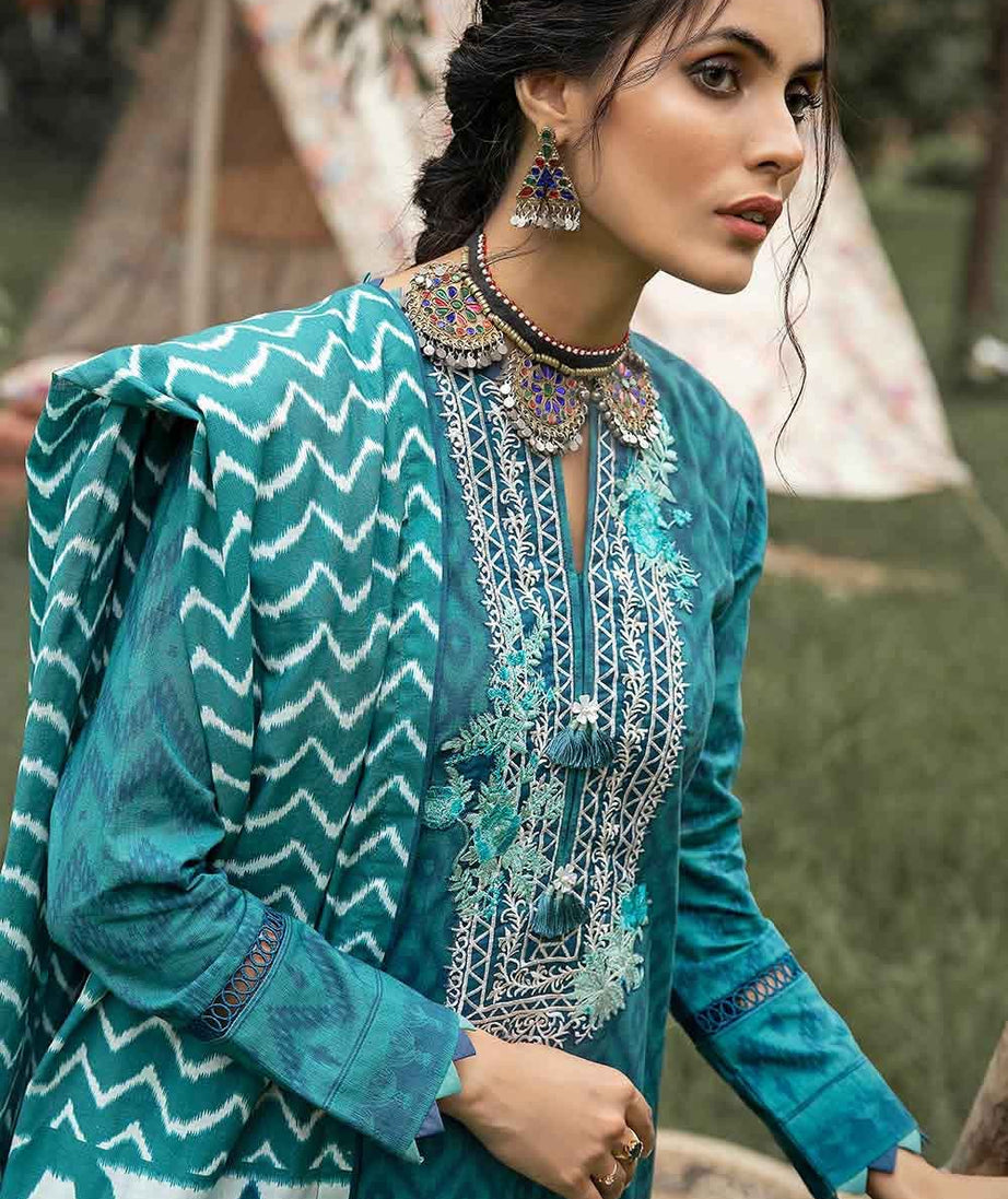 Gul Ahmed Winter Collection`22 TK#22002